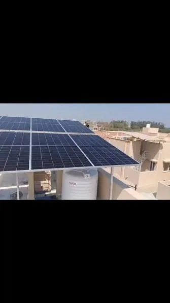 مظلة ألواح شمسية فوق سطح منزل مع خزان مياه | Solar panel canopy on a house rooftop with a water tank